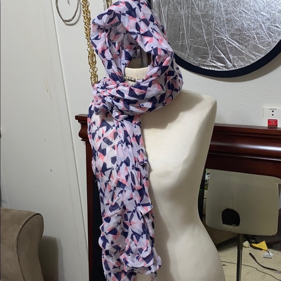 Versatile scarf/wrap - Picture 5 of 5